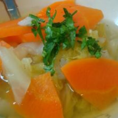 白菜と人参のコンソメスープ
